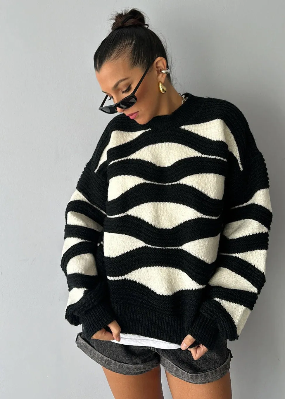 Abstract Wave Knit Sweater - Monochrome Style