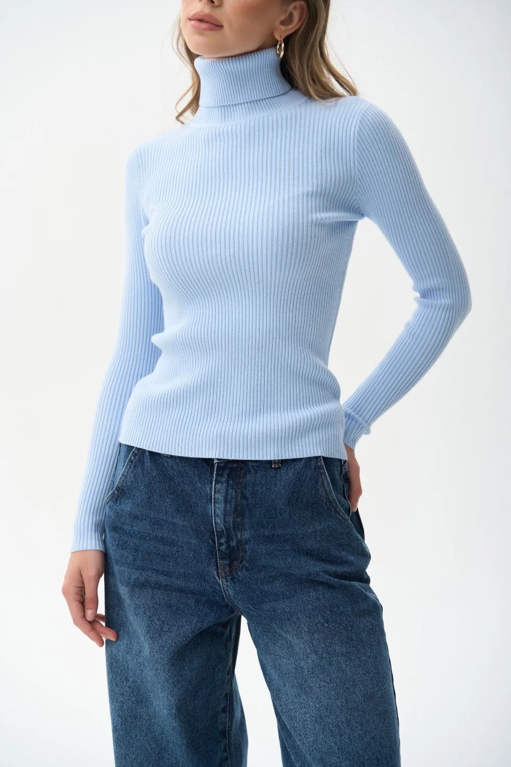 Ribbed turtleneck sweater in color blue