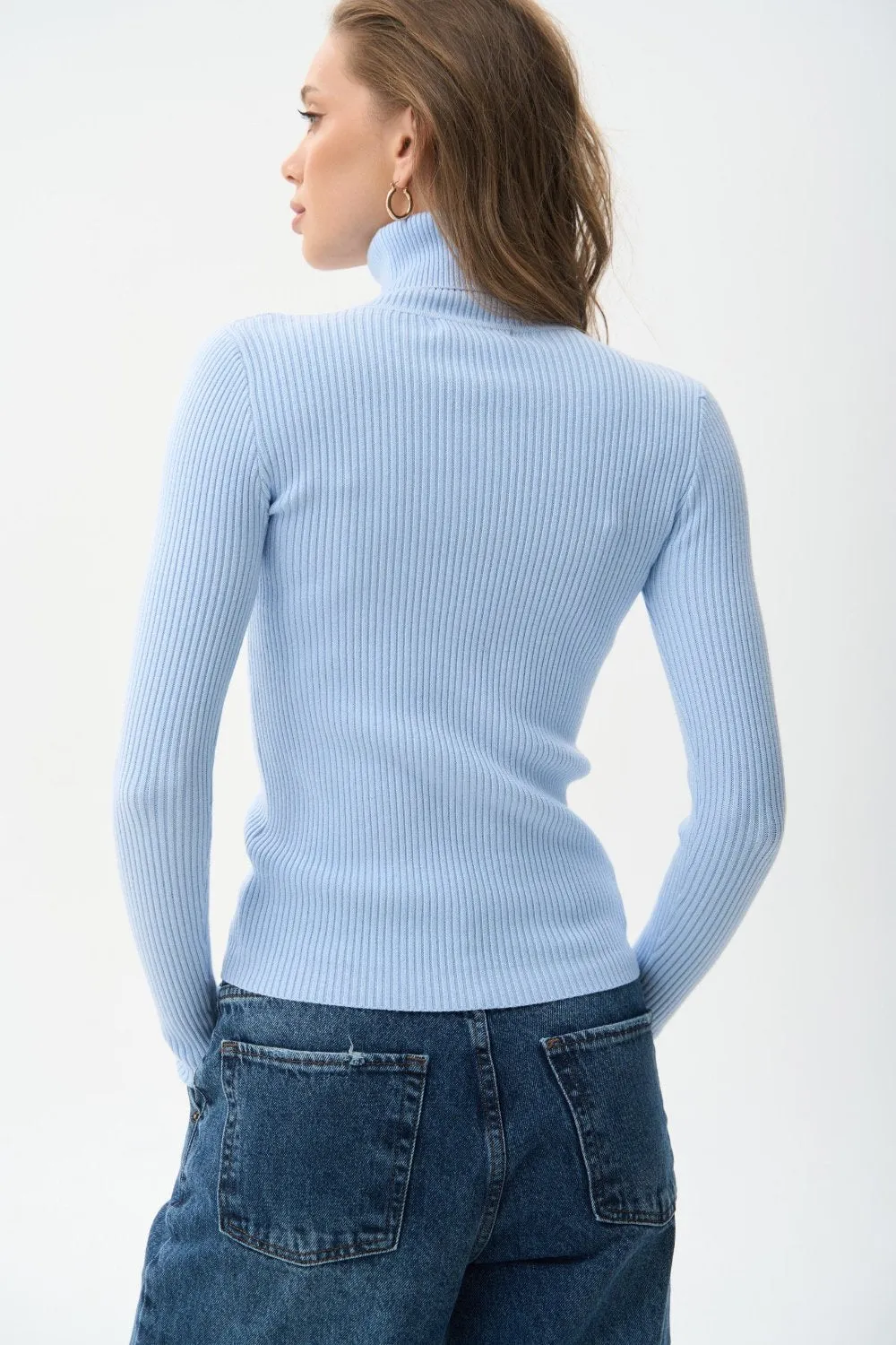 Ribbed turtleneck sweater in color blue