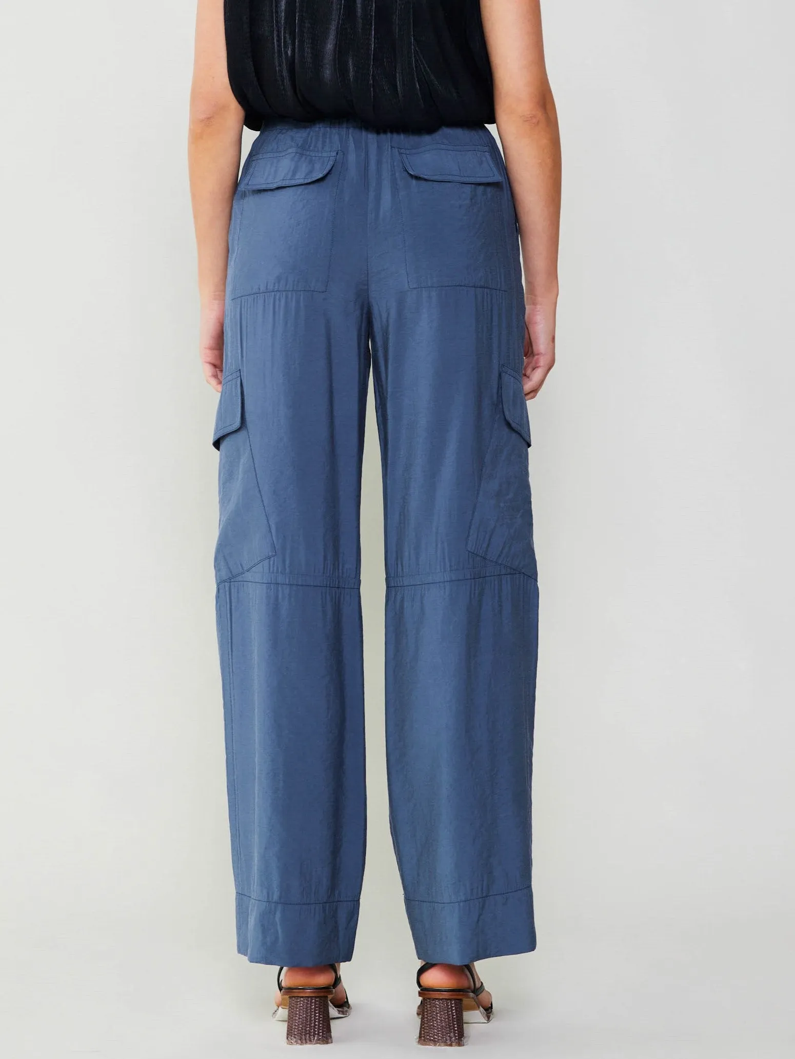 WIDE CARGO PANTS POCKET DETAIL